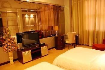 Oriental Hawaii Hotspring Hotel Qingdao Bagian luar foto